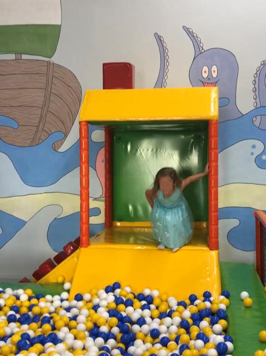 Rámová konstrukce vnitřního dětského hřiště s příslušenstvím, opičí háj, nindža dráha, měkké hrací "houby"-7